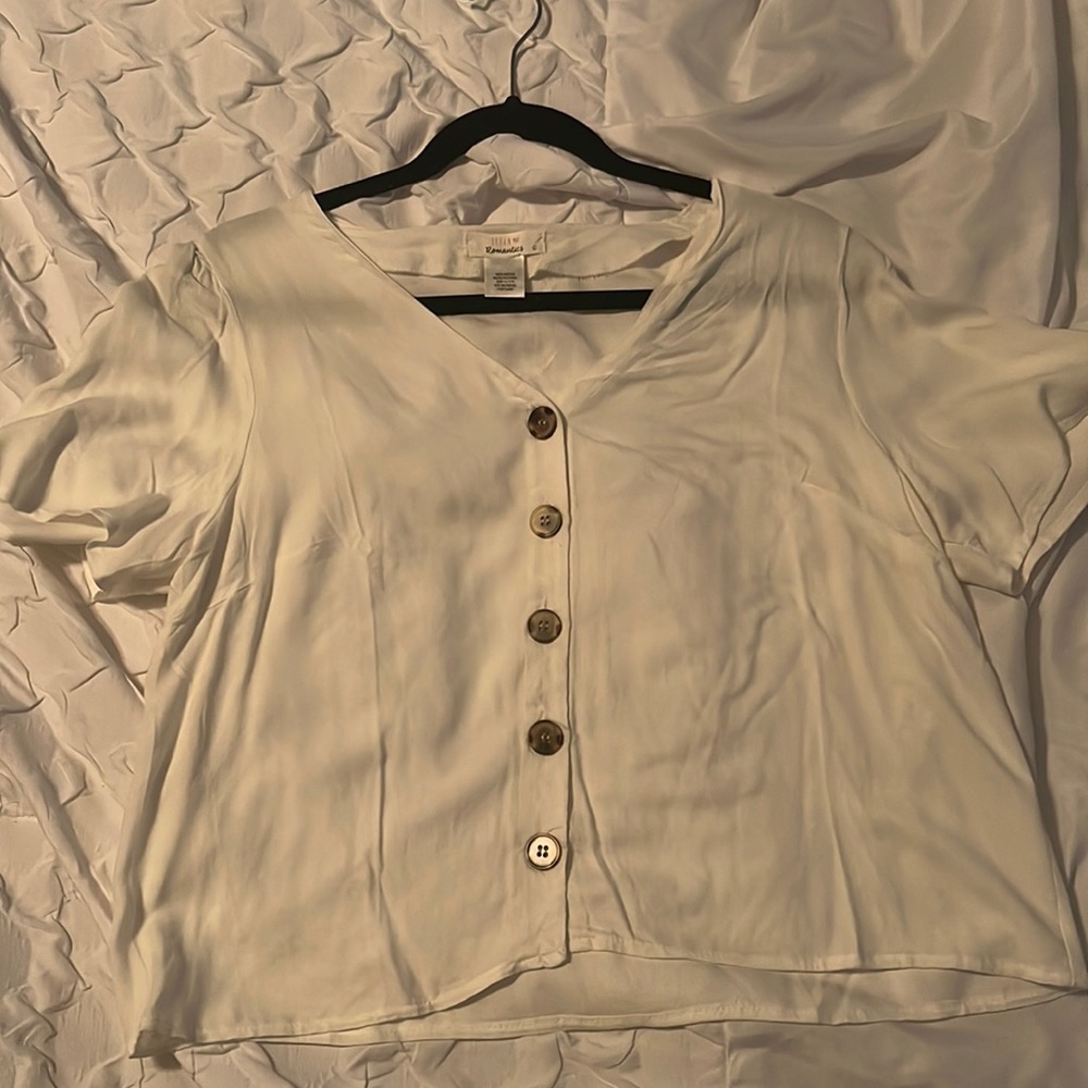 Cropped white button top